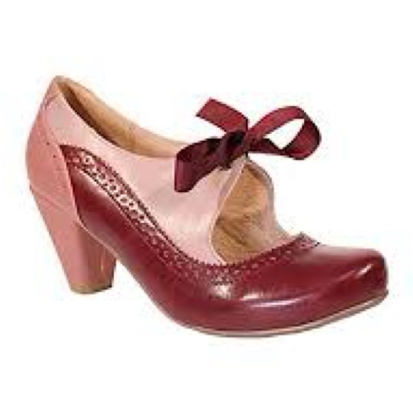 Chelsea Crew Monroe Heels by Chelsea NEW
ModCloth pinups shoes - Picture 13 of 13
